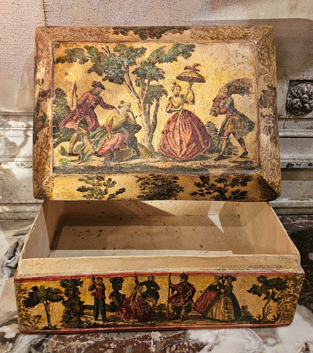 Large Box In Carta Pasta Louis XV Period