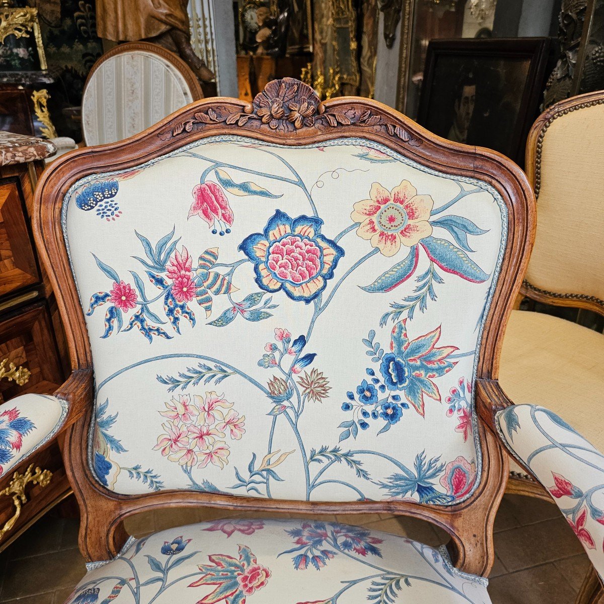 Paire De Larges Fauteuils Epoque Louis XV-photo-1