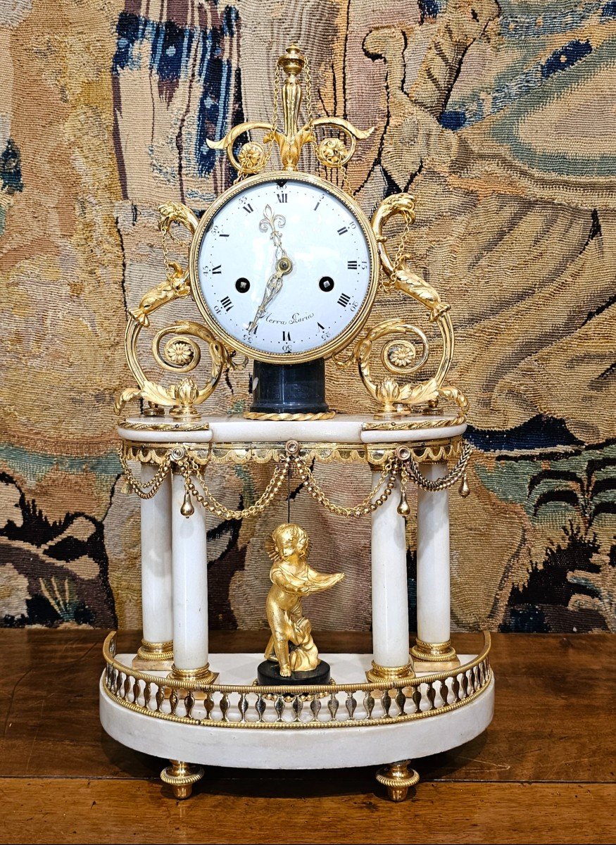 Pendule De Forme Portique Epoque Louis XVI