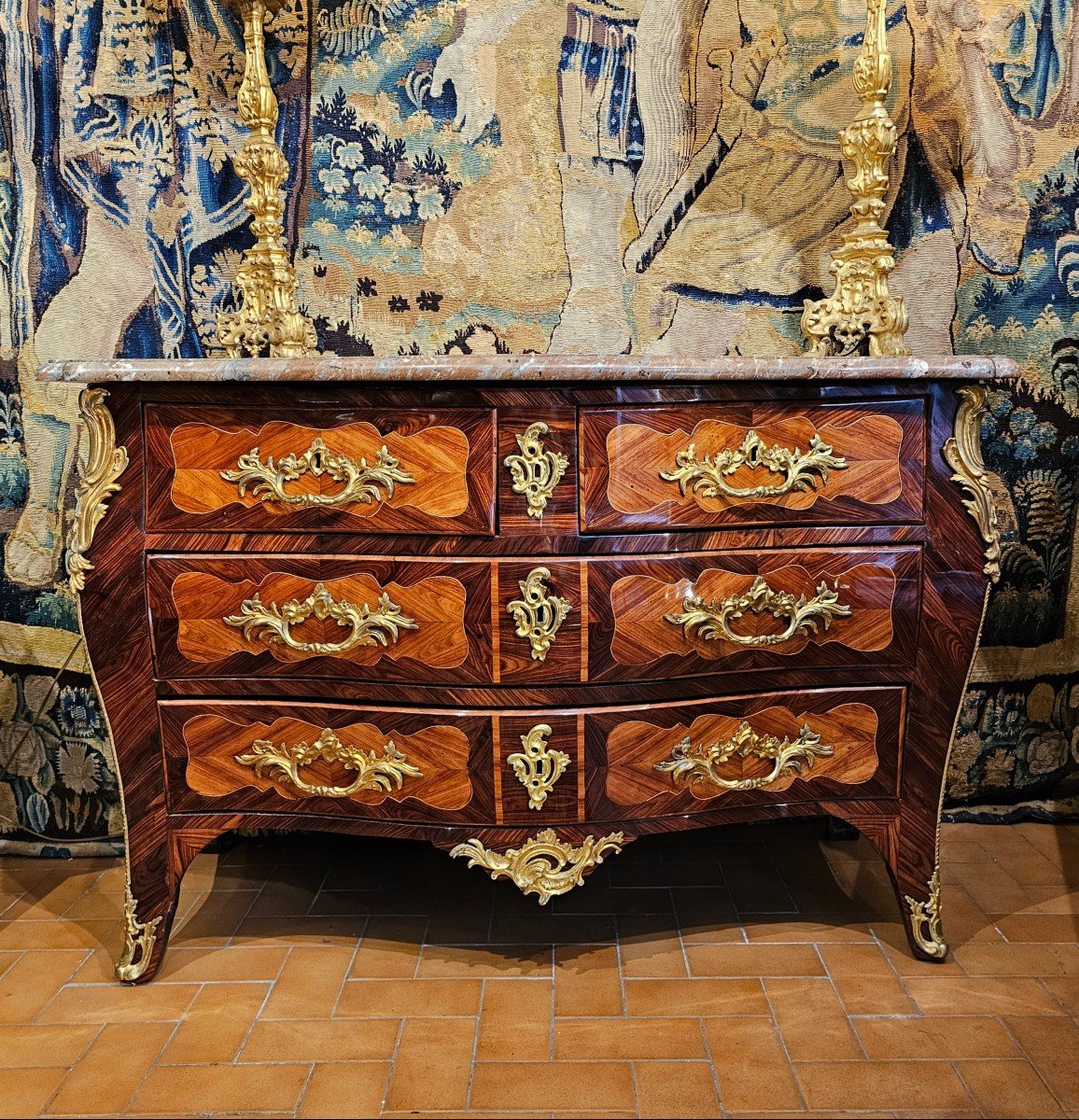 Commode De Forme Galbée Epoque Louis XV