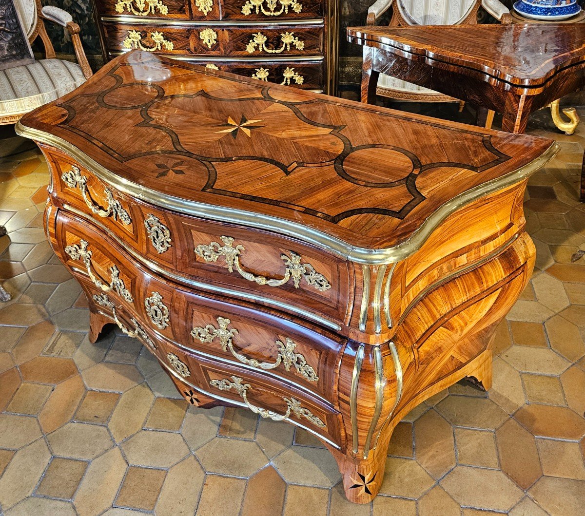 Important Louis XV Period Commode-photo-3