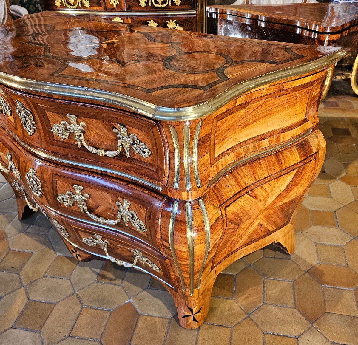 Important Louis XV Period Commode-photo-4