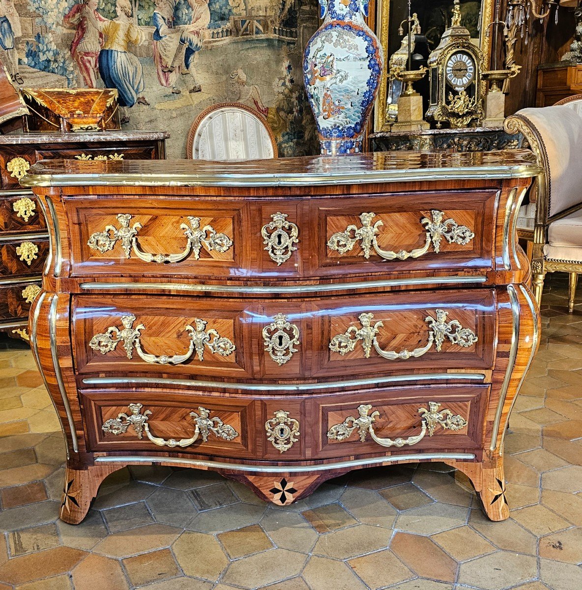 Important Louis XV Period Commode-photo-2