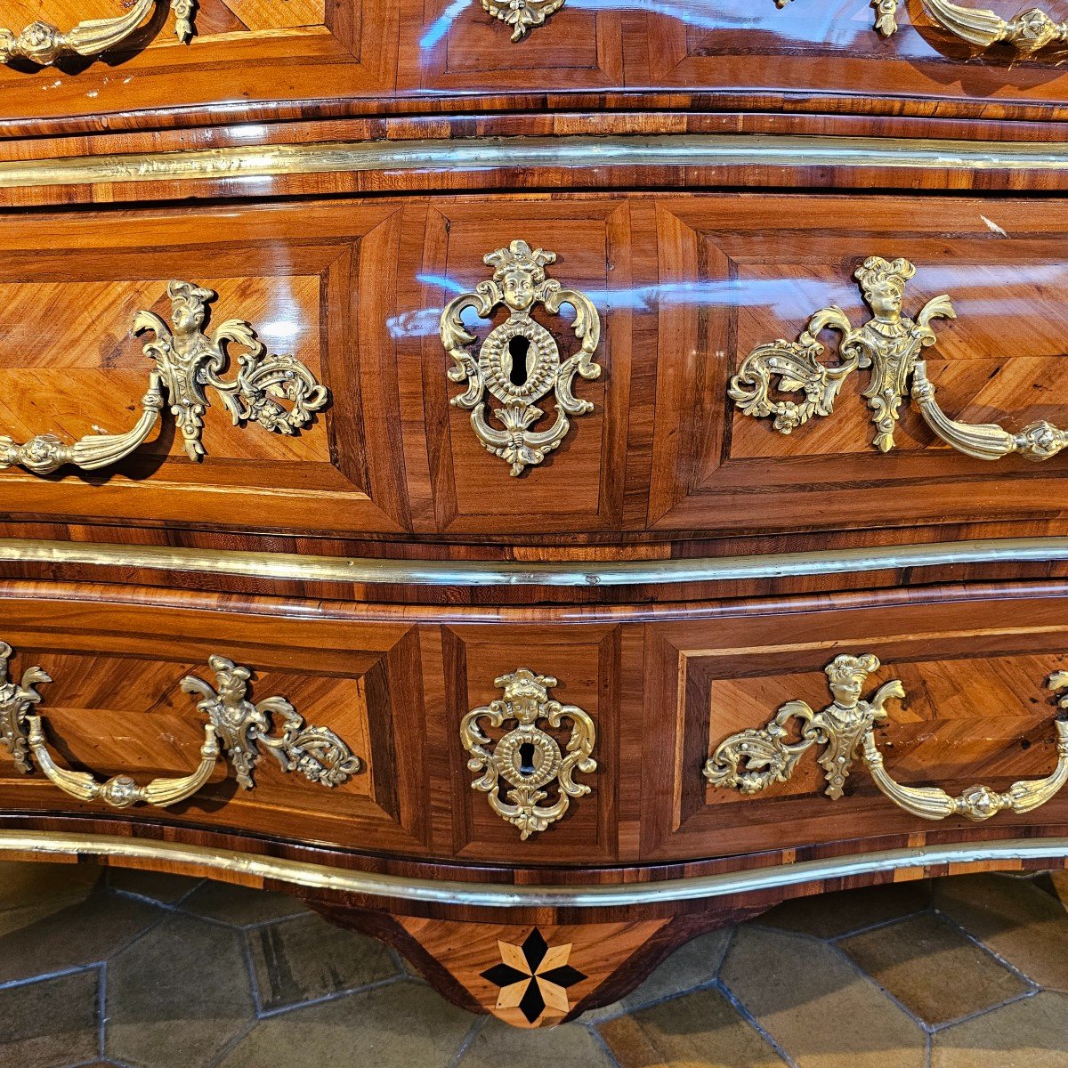 Important Louis XV Period Commode-photo-3