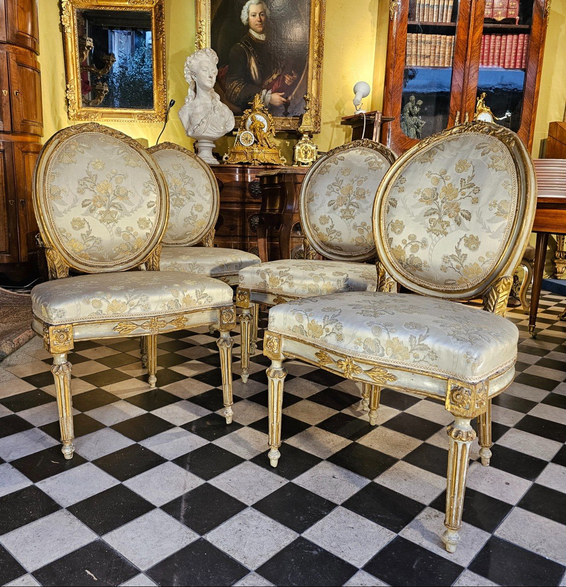 Suite De Quatre Chaises Epoque Louis XVI-photo-1