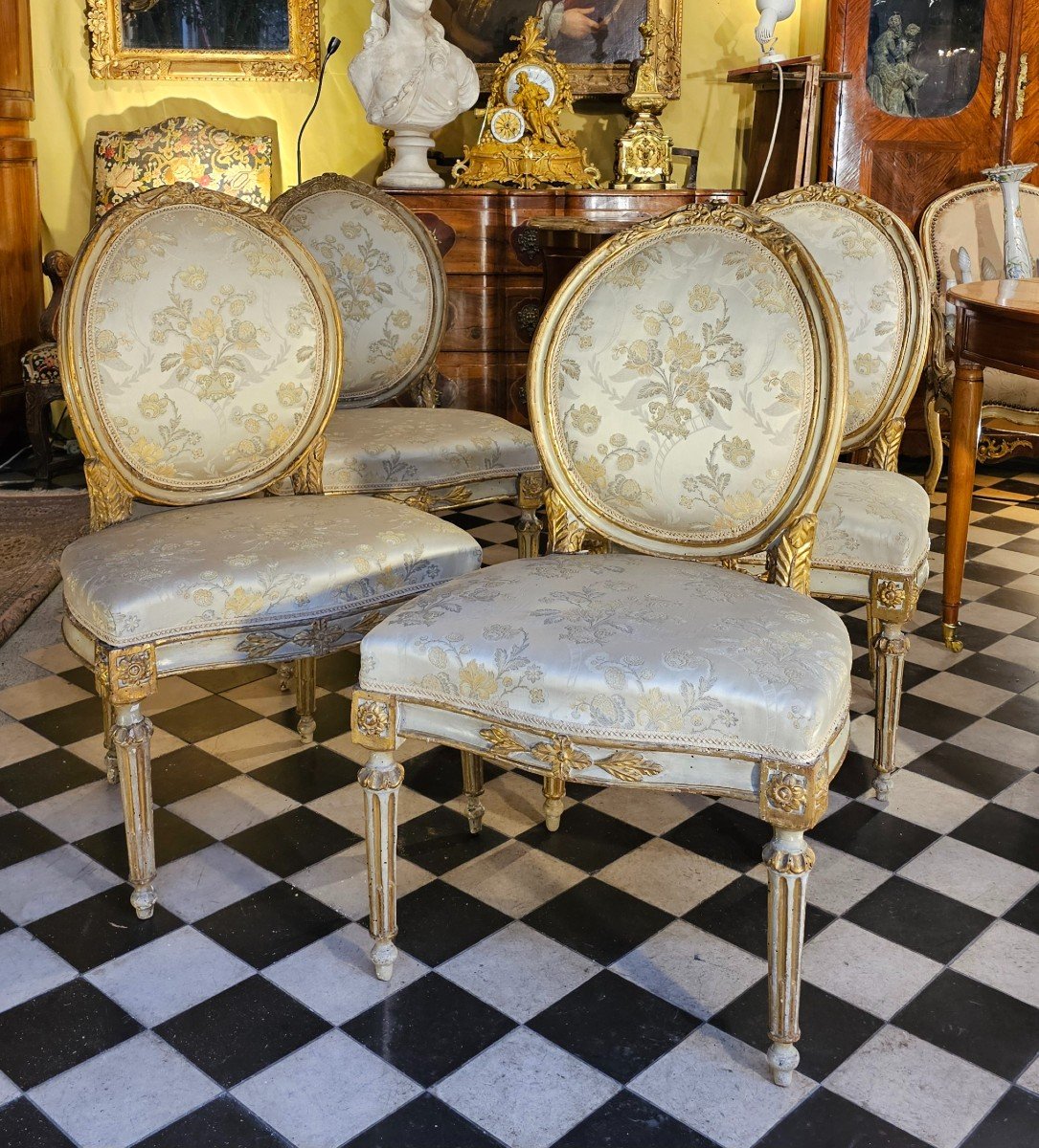 Suite De Quatre Chaises Epoque Louis XVI