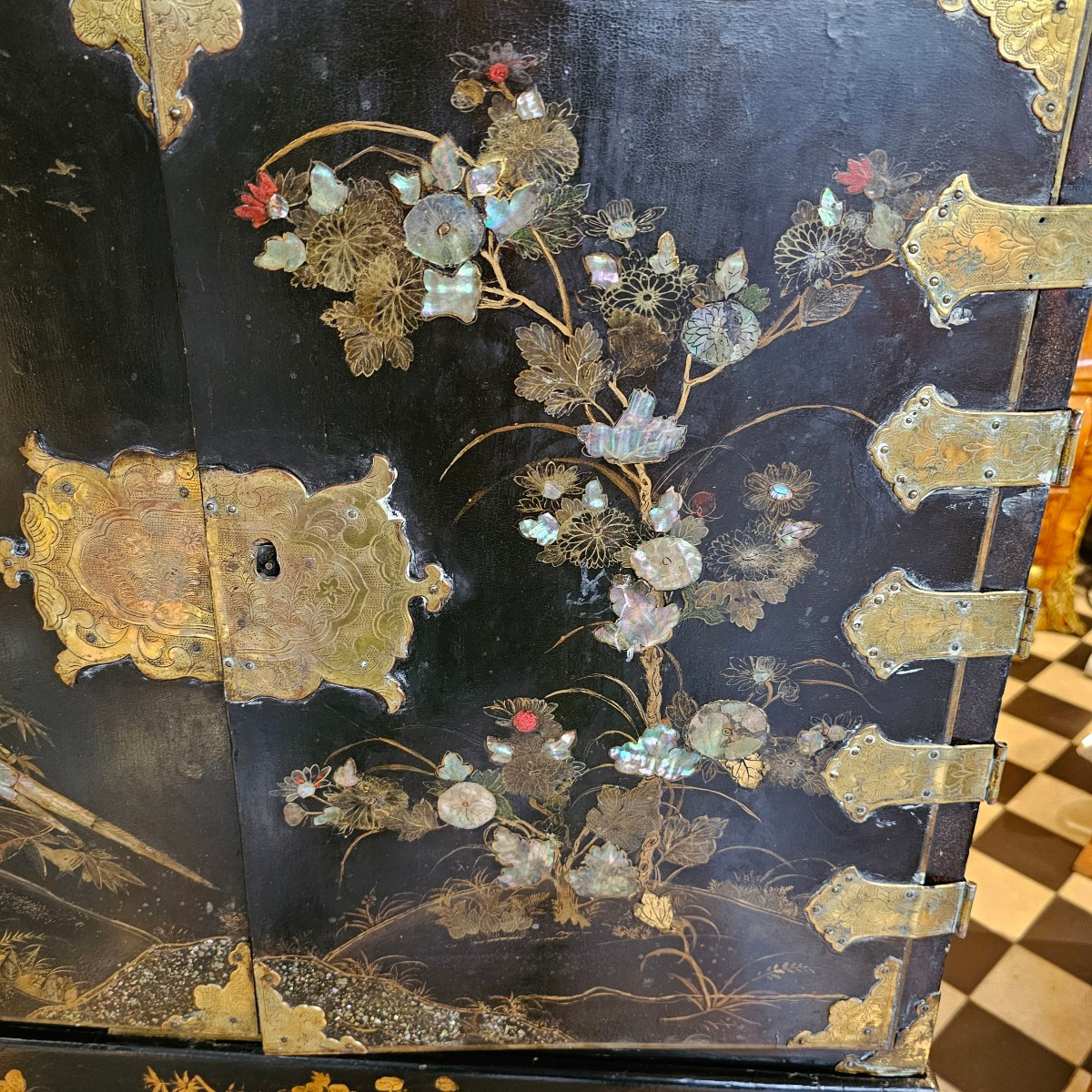 18th Century Lacquer Cabinet-photo-1