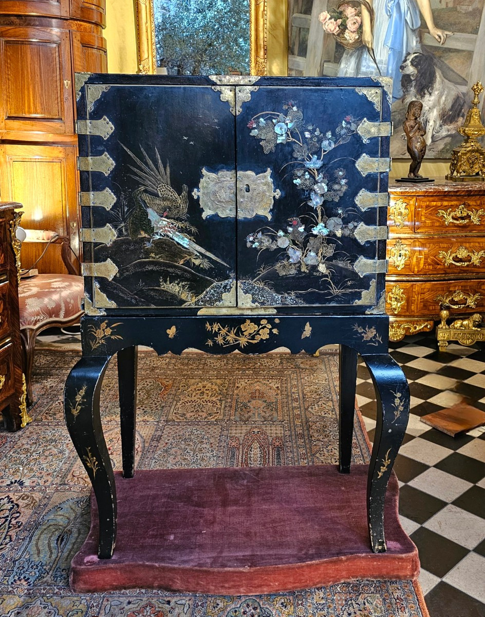 18th Century Lacquer Cabinet