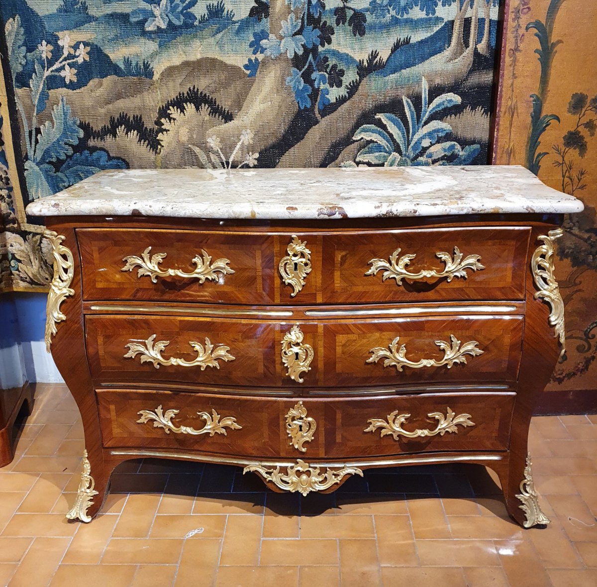 Louis XV Tomb Shape Commode-photo-1