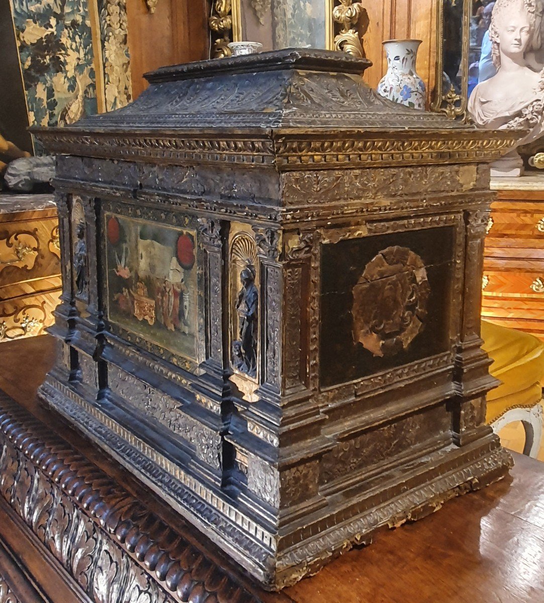 Rare 17th Century Chest-photo-3