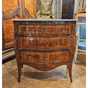 Commode De Forme Galbée Epoque Louis XV