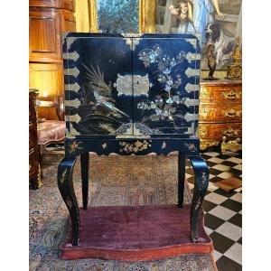 18th Century Lacquer Cabinet