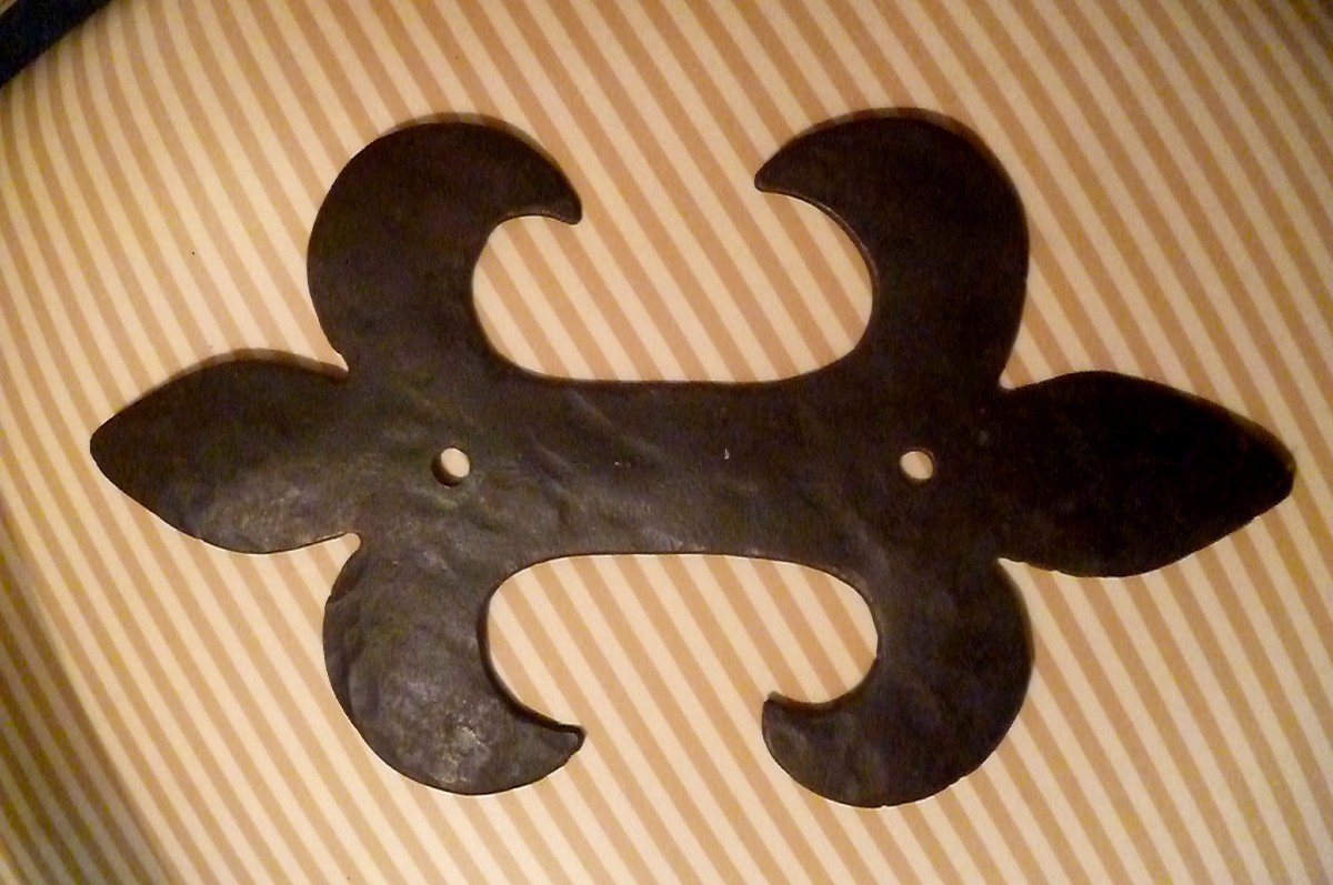 Fleur De Lys Wrought Iron Eighteenth Time-photo-2