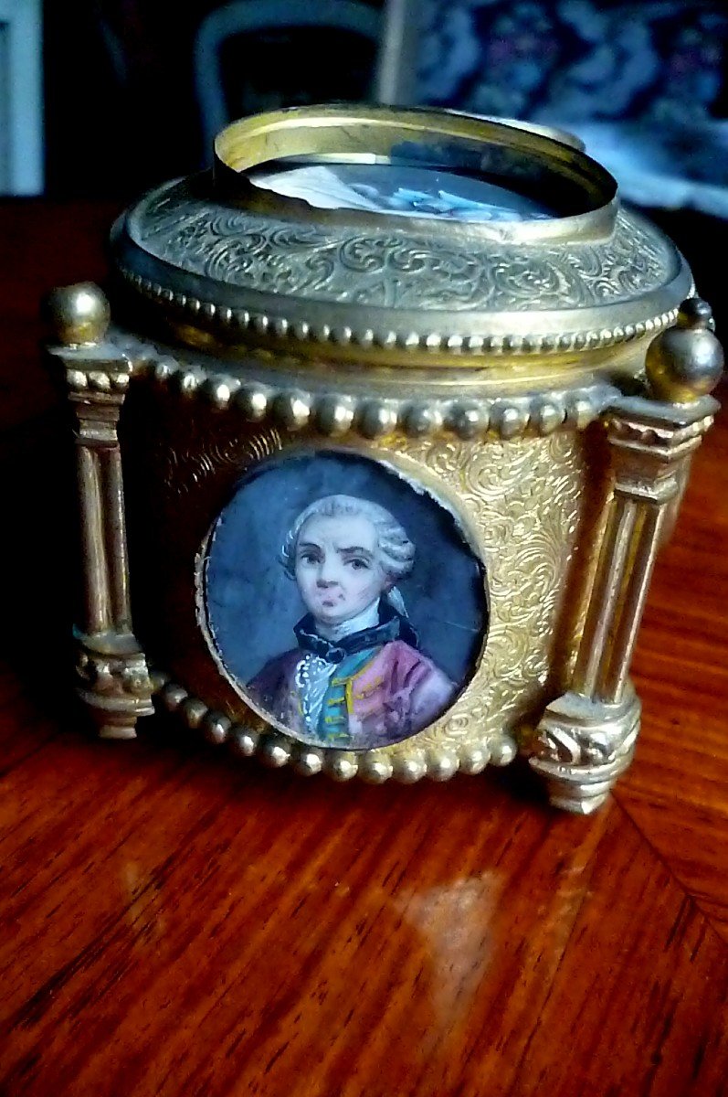 Box With 6 Miniatures -photo-3