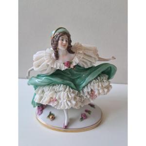 Deux Danseuses En Porcelaine De Saxe Desvres