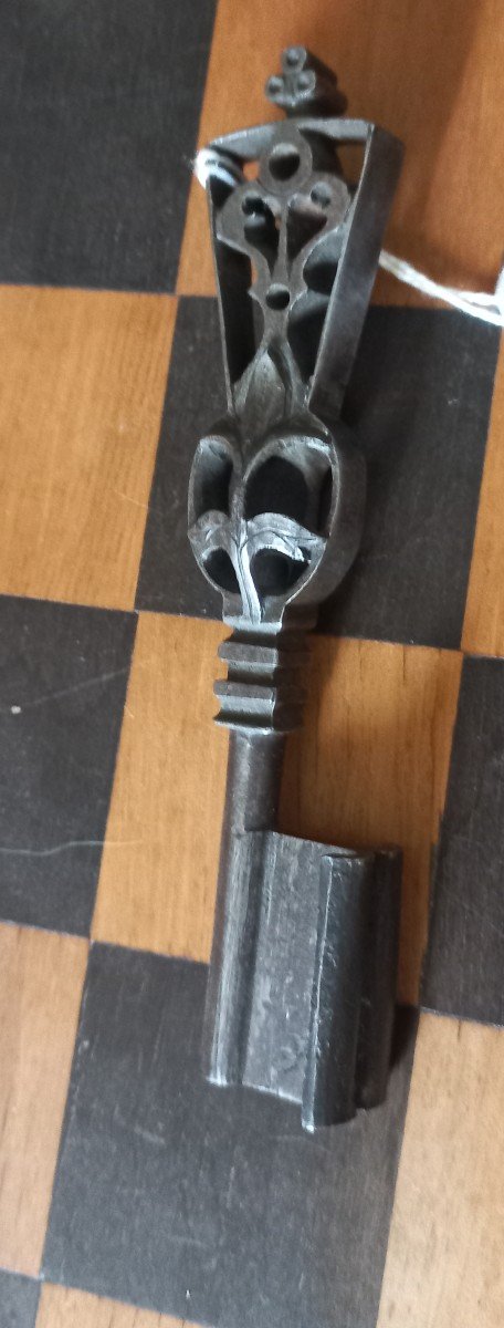 Wrought Iron Mastery Lantern Key