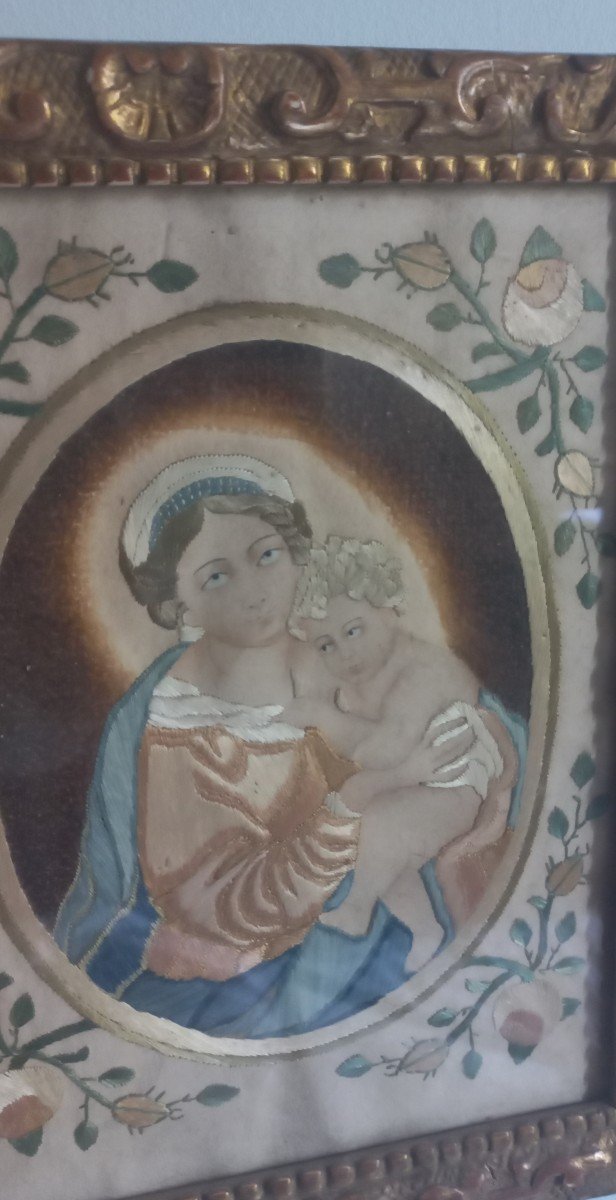 Gravure Habillée De Broderie  Qui Présente La Vierge Avec l'Enfant -photo-2