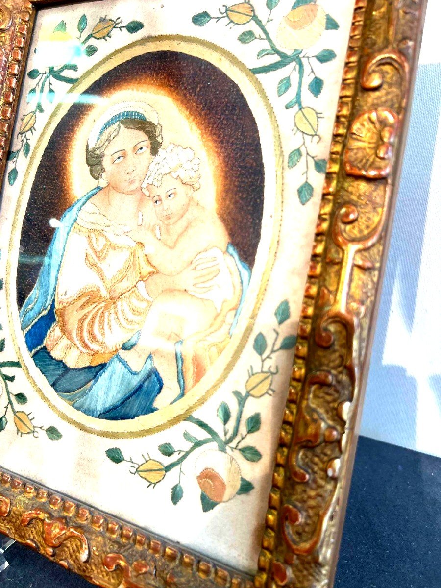 Engraving Dressed In Embroidery Which Presents The Virgin With The Child -photo-6