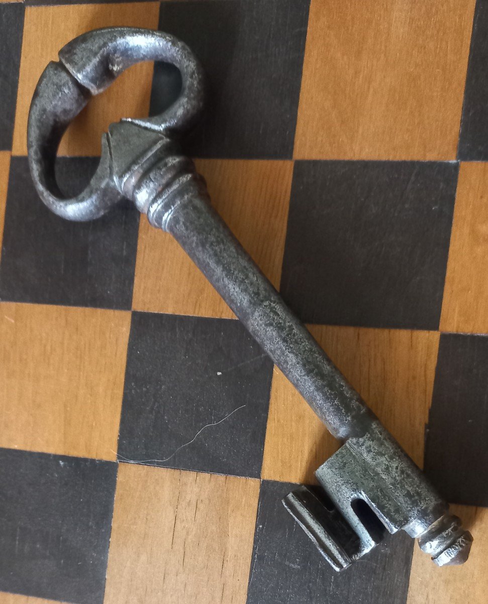 Beautiful 17th Century Iron Key-photo-1