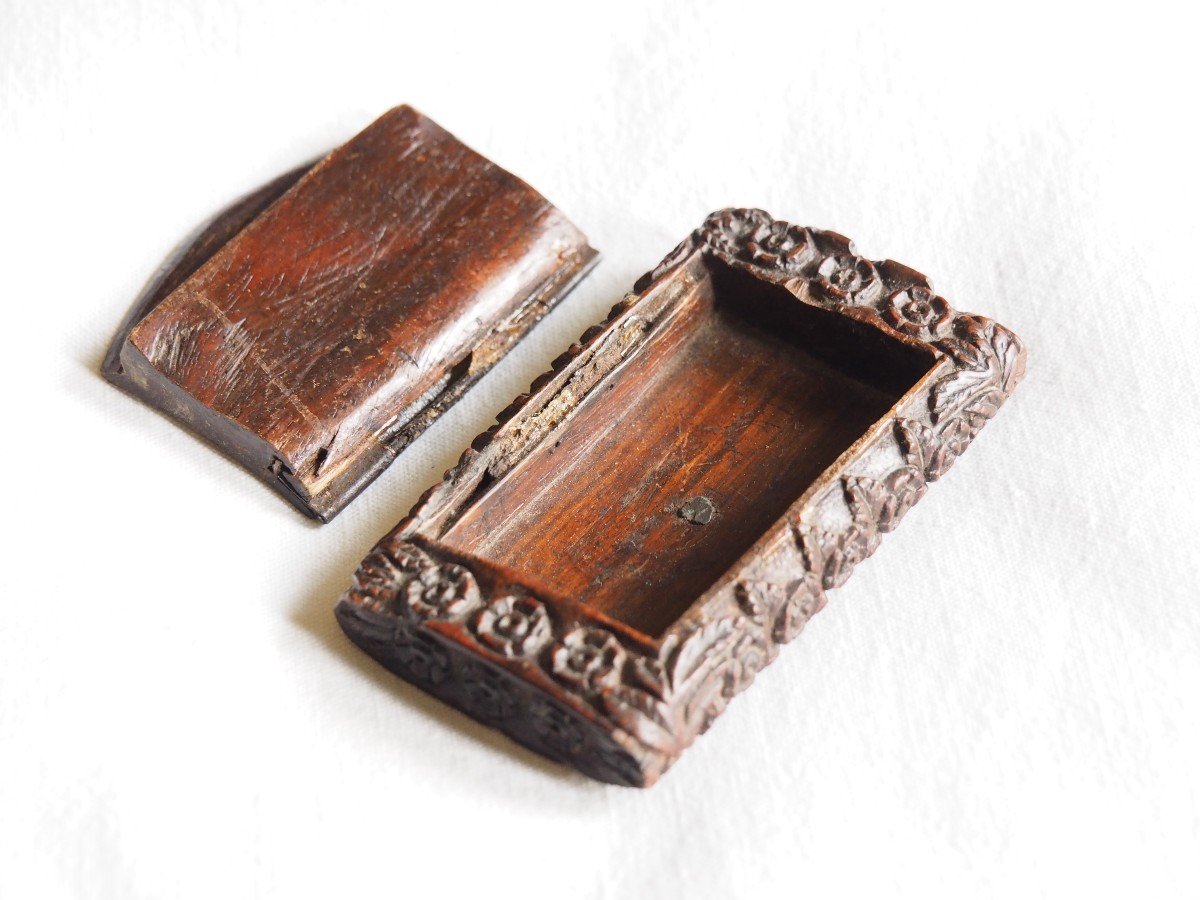 Carved Wooden Snuff Box-photo-1