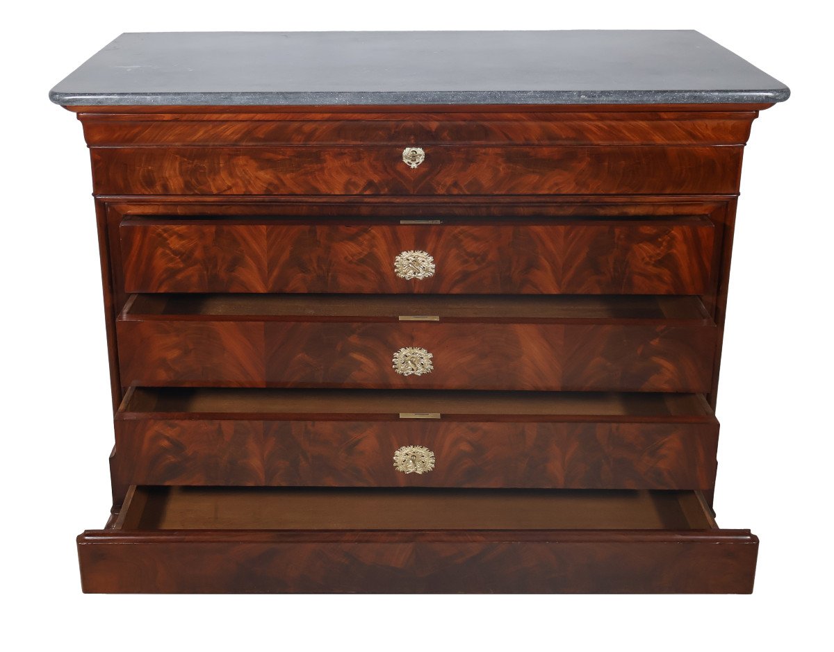 Restoration Period Flamed Mahogany Chest Of Drawers-photo-4