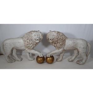Large Pair Of Lions In Patinated Wood Italy Late 19th Century