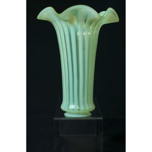 Large Art Nouveau Tulip Lamp Wes Benson Glass Ouraline Vaseline Glass 23 Cm