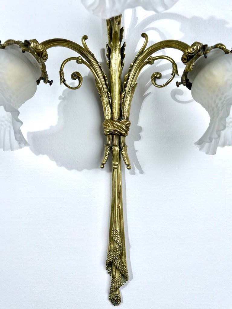 Pair Of Wall Sconces In Bronze And Frosted Glass Tulips-photo-2