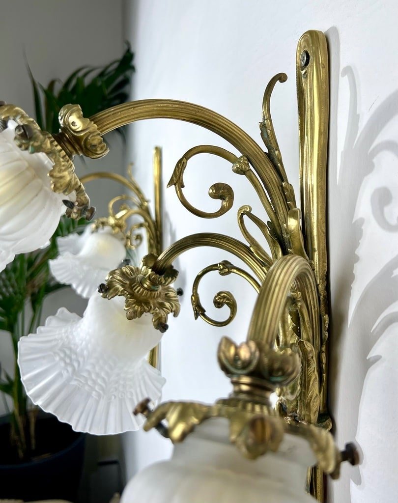 Pair Of Wall Sconces In Bronze And Frosted Glass Tulips-photo-4