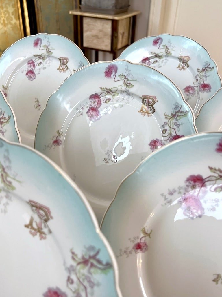 Service Assiettes Plates  En Porcelaine Fine - Décor Romantique Fleurs d'œillets Monogrammes-photo-2