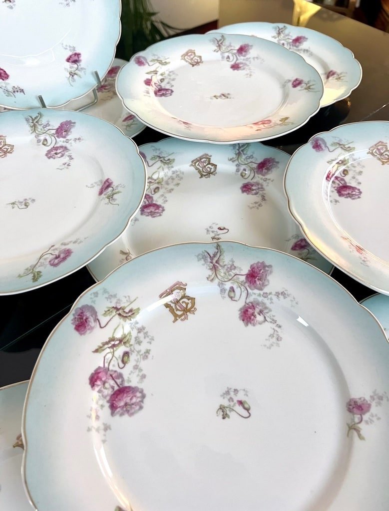 Service Assiettes Plates  En Porcelaine Fine - Décor Romantique Fleurs d'œillets Monogrammes-photo-4
