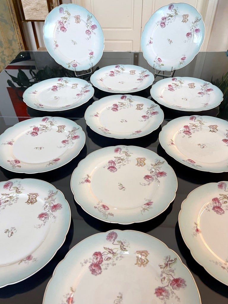 Service Assiettes Plates  En Porcelaine Fine - Décor Romantique Fleurs d'œillets Monogrammes-photo-1