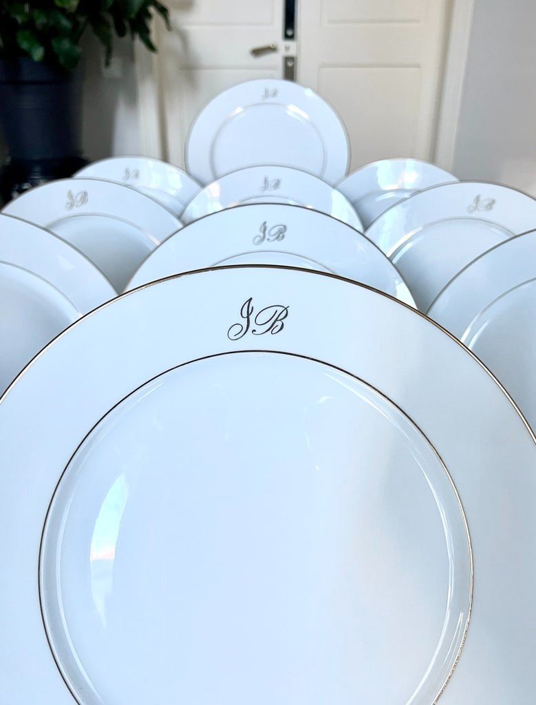 12 Flat Plates With Gold Fillet Decor - Limoges Porcelain - Monograms -photo-2