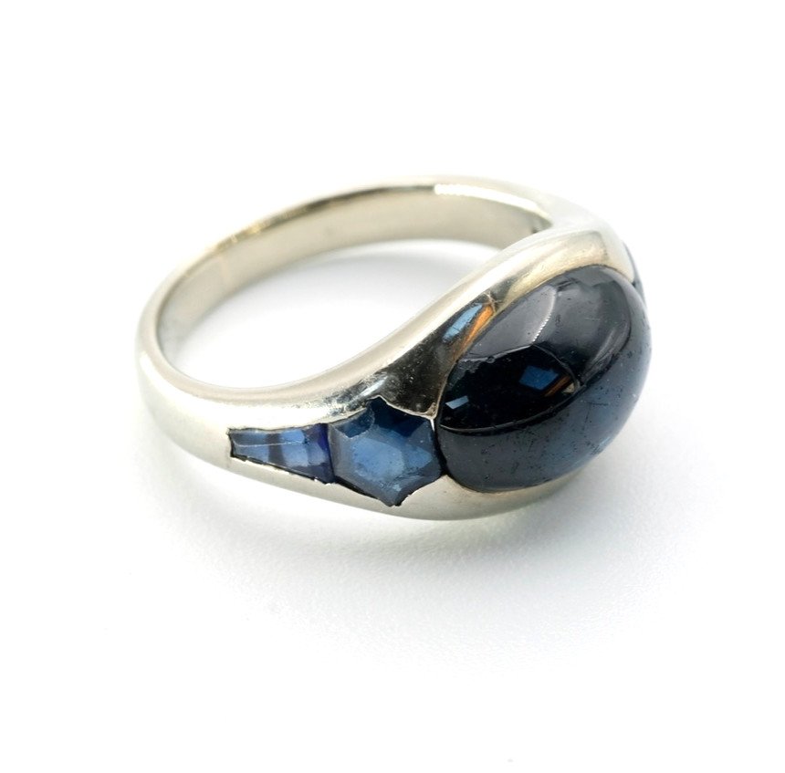 1920s Art Deco White Gold And Sapphire Ring