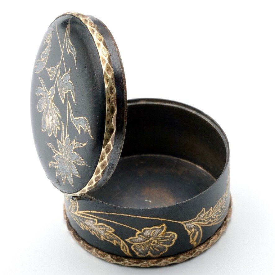 18th Century Box Lacquered Steel Decorated With Gold And Silver Flowers-photo-2