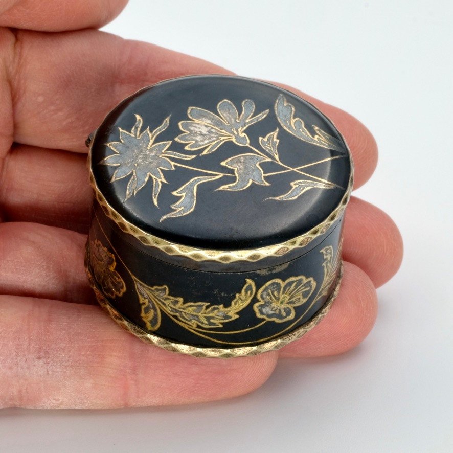 18th Century Box Lacquered Steel Decorated With Gold And Silver Flowers-photo-5