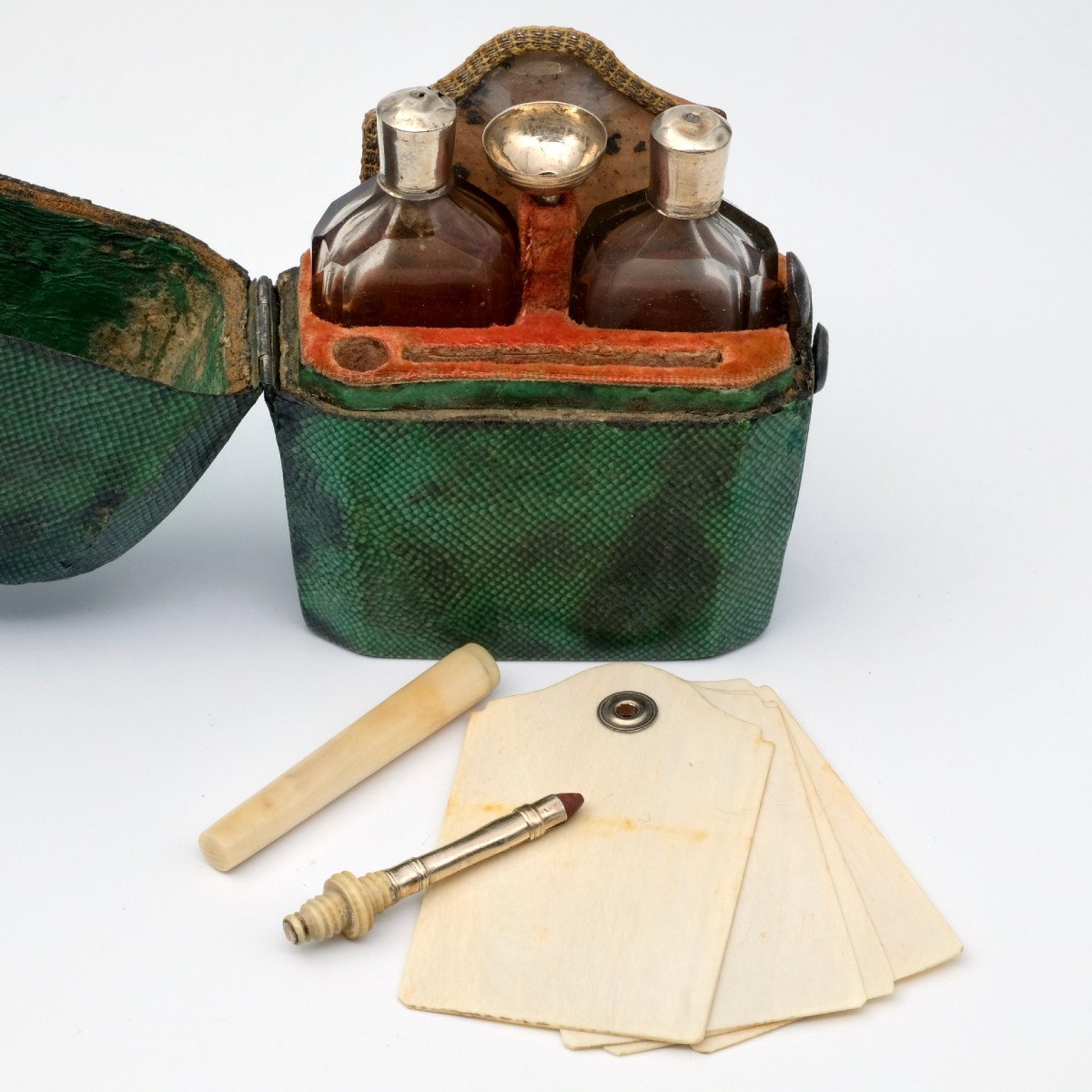 18th Century Galuchat Lady's Kit, Complete-photo-3