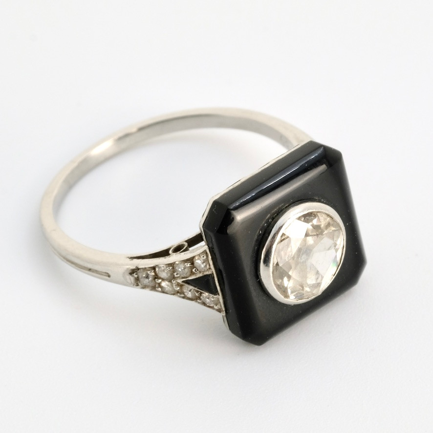 Bague Platine Diamants Onyx époque Art Déco