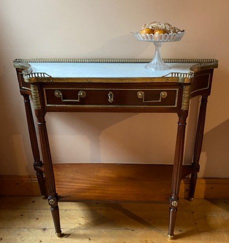 Console d'époque Louis XVI Aux Côtés Incurvés.