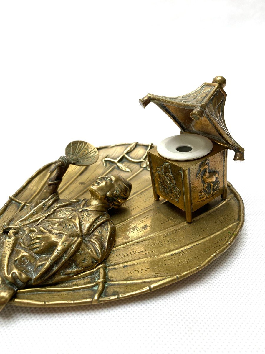 19th “japanesque” Inkwell In Gilt Bronze In Shape Of A Fan, Taste Of Maison Escalier De Cristal-photo-2