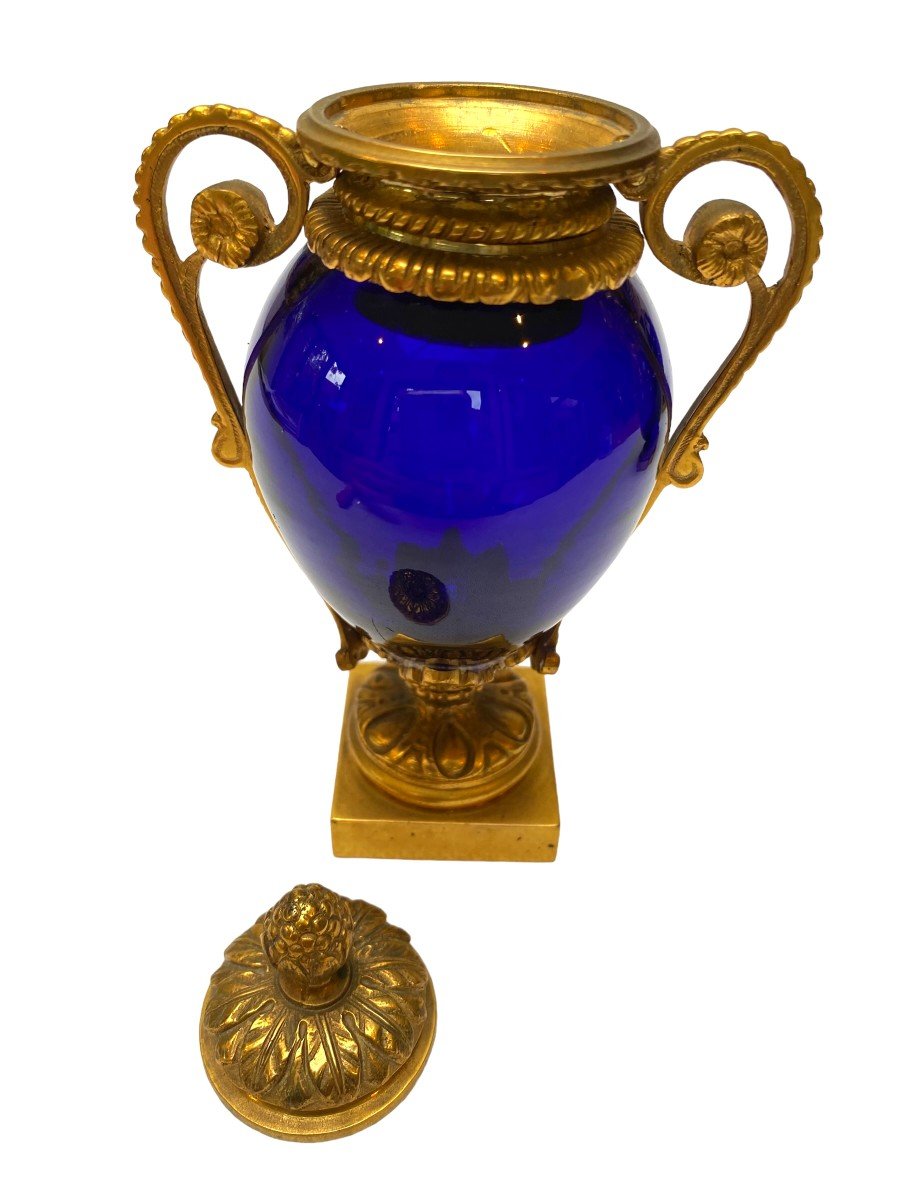 Three -piece Garniture 19th Century Vases In Gilt Bronze And Cobalt Blue Glass, Louis XVI Style-photo-3