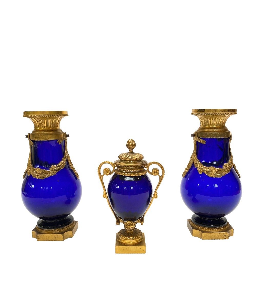 Three -piece Garniture 19th Century Vases In Gilt Bronze And Cobalt Blue Glass, Louis XVI Style-photo-4