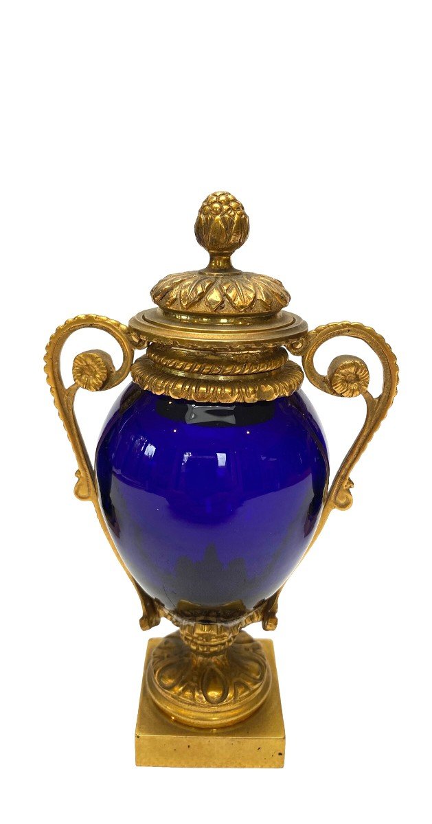 Three -piece Garniture 19th Century Vases In Gilt Bronze And Cobalt Blue Glass, Louis XVI Style-photo-2