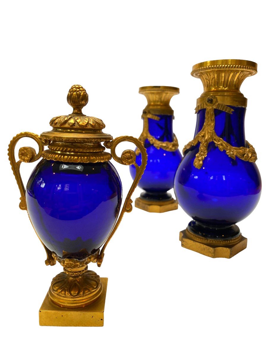 Three -piece Garniture 19th Century Vases In Gilt Bronze And Cobalt Blue Glass, Louis XVI Style-photo-4