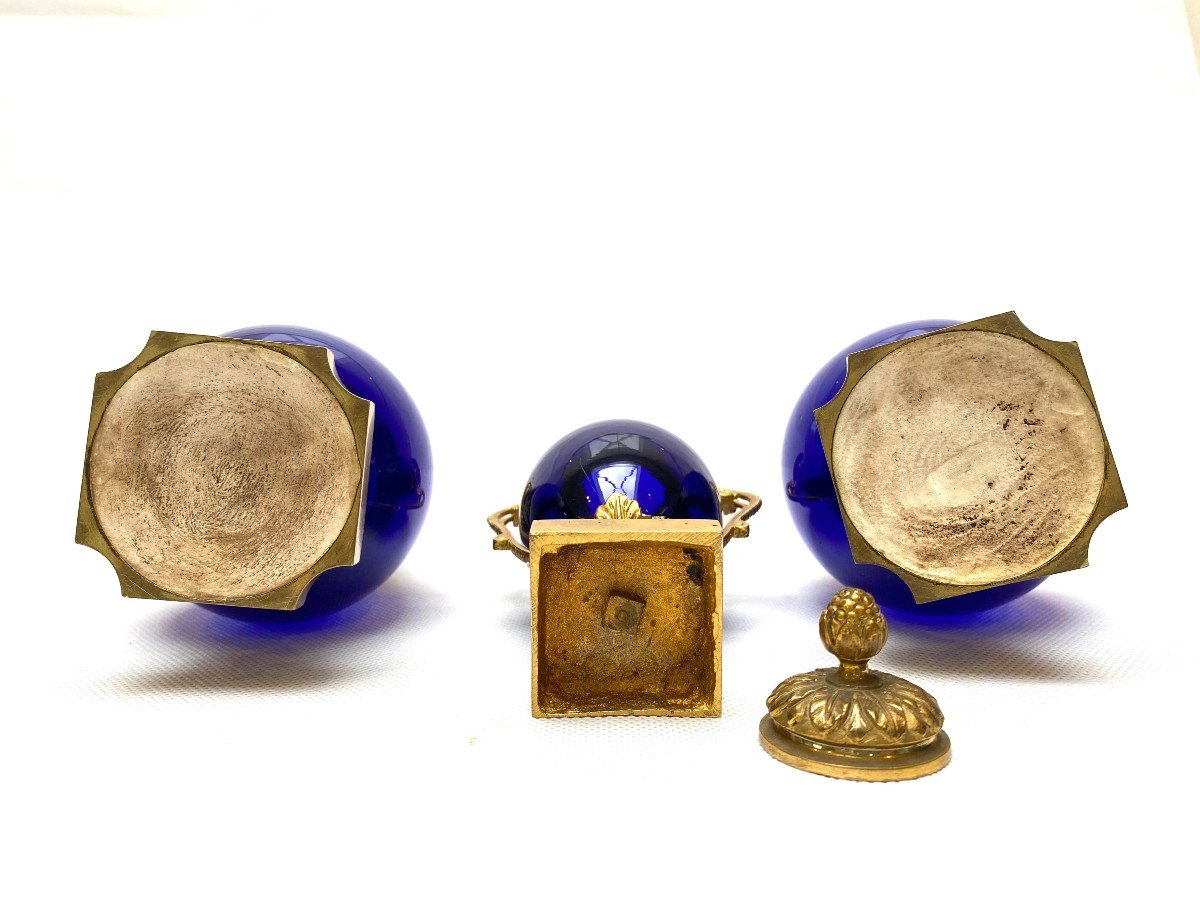 Three -piece Garniture 19th Century Vases In Gilt Bronze And Cobalt Blue Glass, Louis XVI Style-photo-5