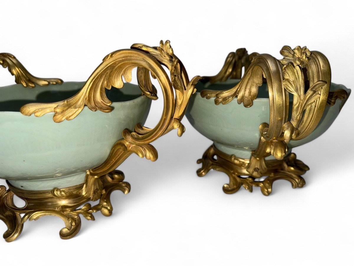 Une Paire De Vases En Porcelaine De Chine Céladon 18e, Montés En Bronze Dorés Du 19e Siècle-photo-1