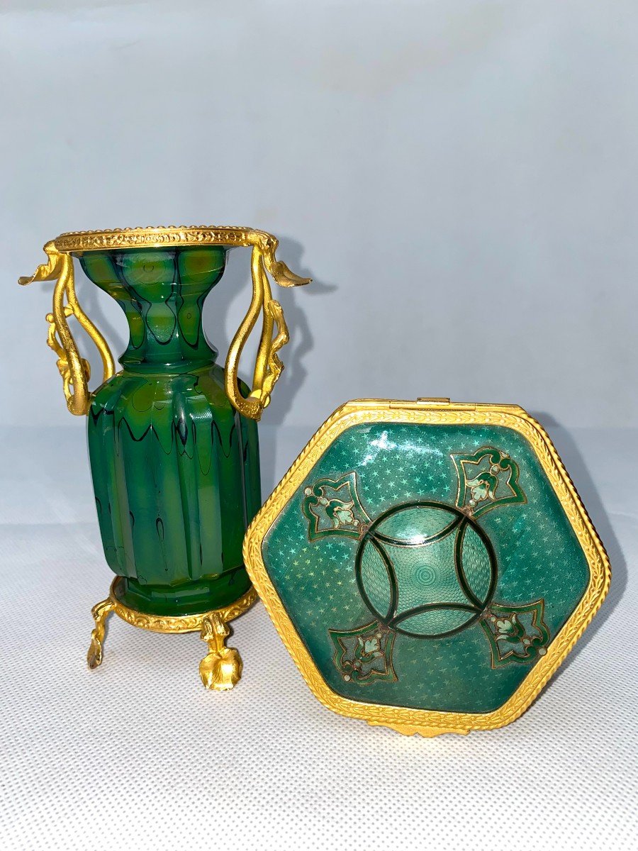 Petite Boîte Hexagonale En Bronze Doré Et émail Vert, Circa 1880-photo-1