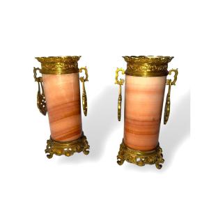 Paire De Vases Orientalistes Français Du 19ème Siècle En Bronze Doré Et Albâtre Rose