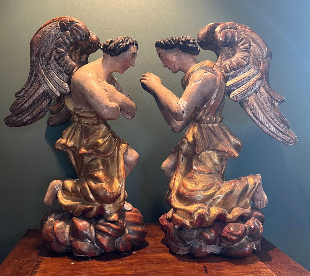 Paire d'Anges Adorateurs En Bois Polychrome Et Doré XVIIIe Siècle