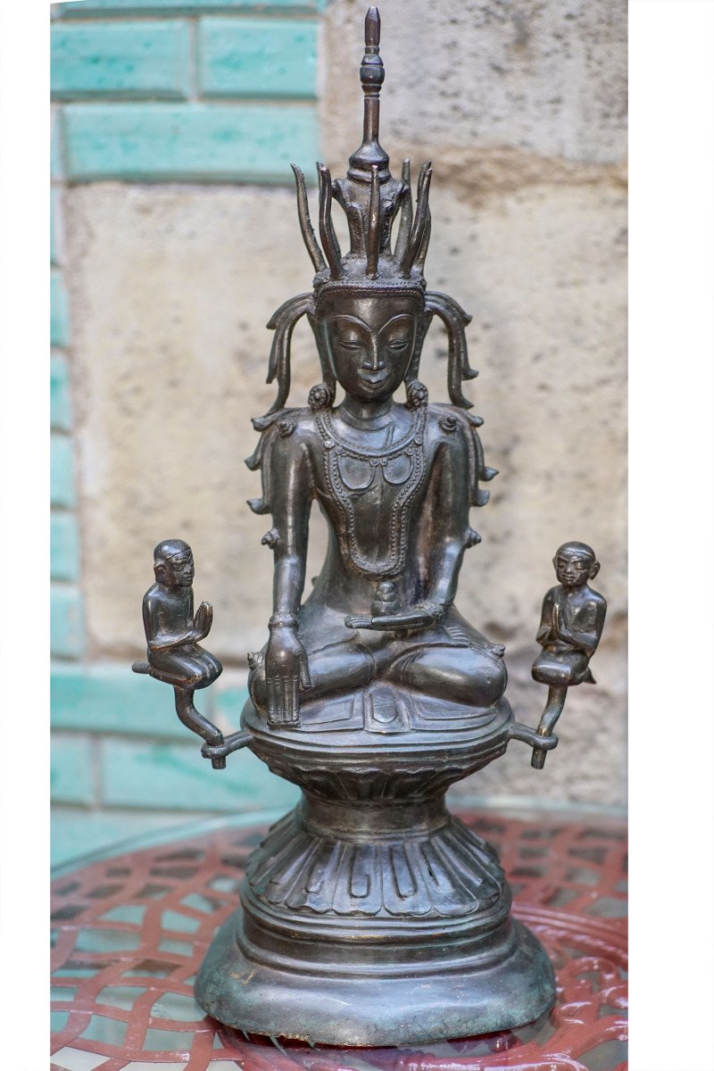 BOUDDHA BIRMANIE SHAN et ses adorants, bronze 50 cm.